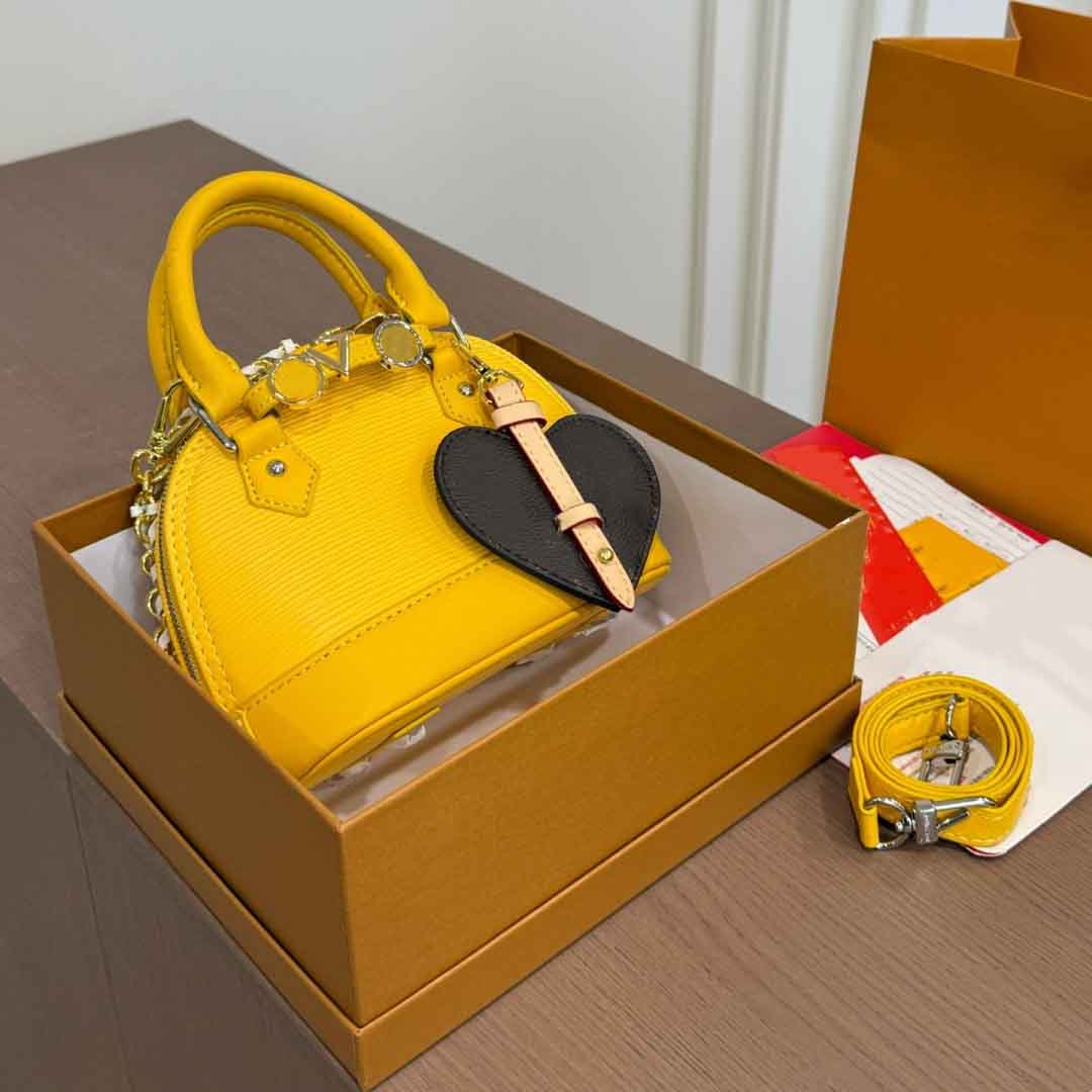 26SS Womens Luxury Designers New Small Shell Bag Leather Handbag Shoulder Crossbody Bag Charm Evening Bag Daily Date Commute Bag Mobile phone Bag Pu