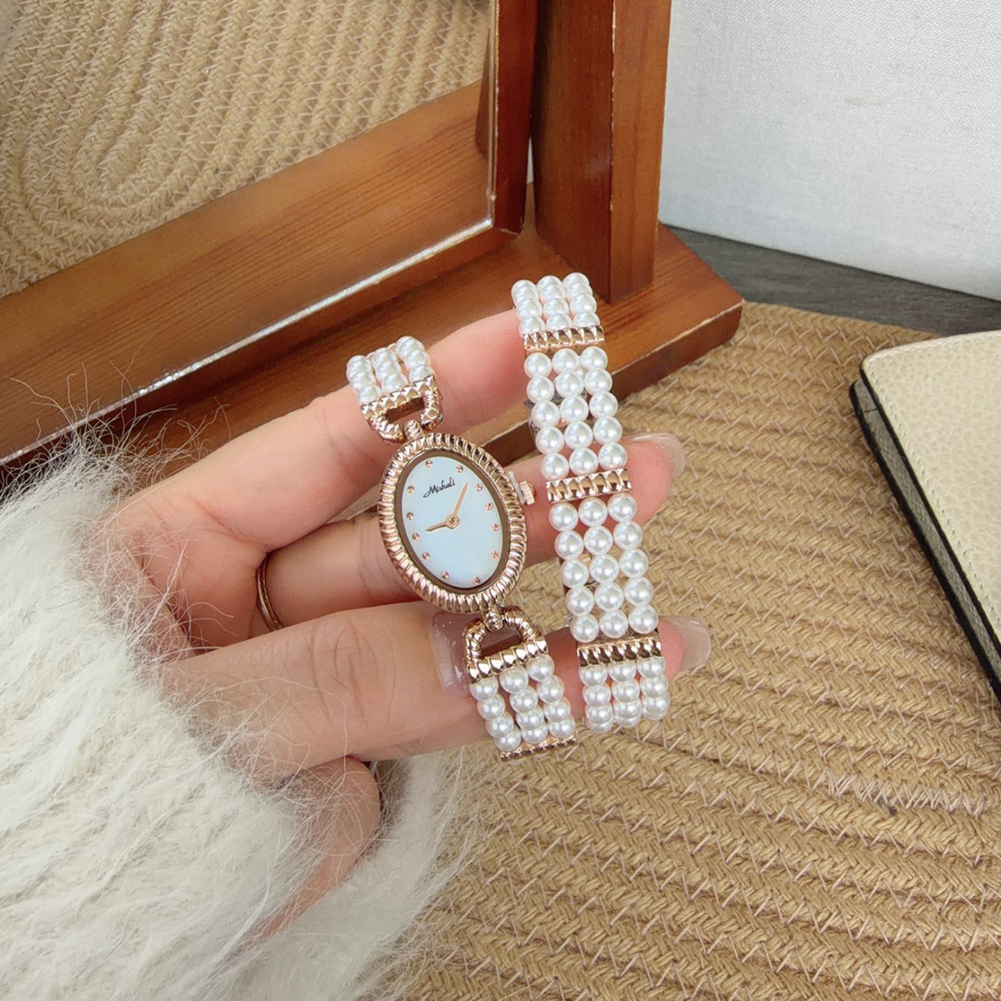 Designer exquisite ladies' watch Milissa women's watch fashionable light luxury exquisite pearl chain bracelet watch niche retro women