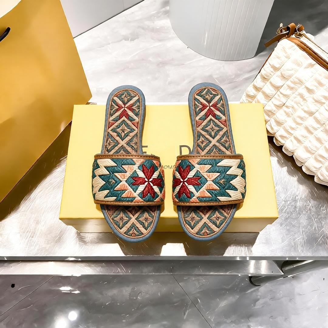 isnt Baby Sandal designer Sandals Fashion Slider Luxury Slides Letter Slide Rubber Flat shoe ladies summer trends Bath Flip Flops Brown Trendy Class