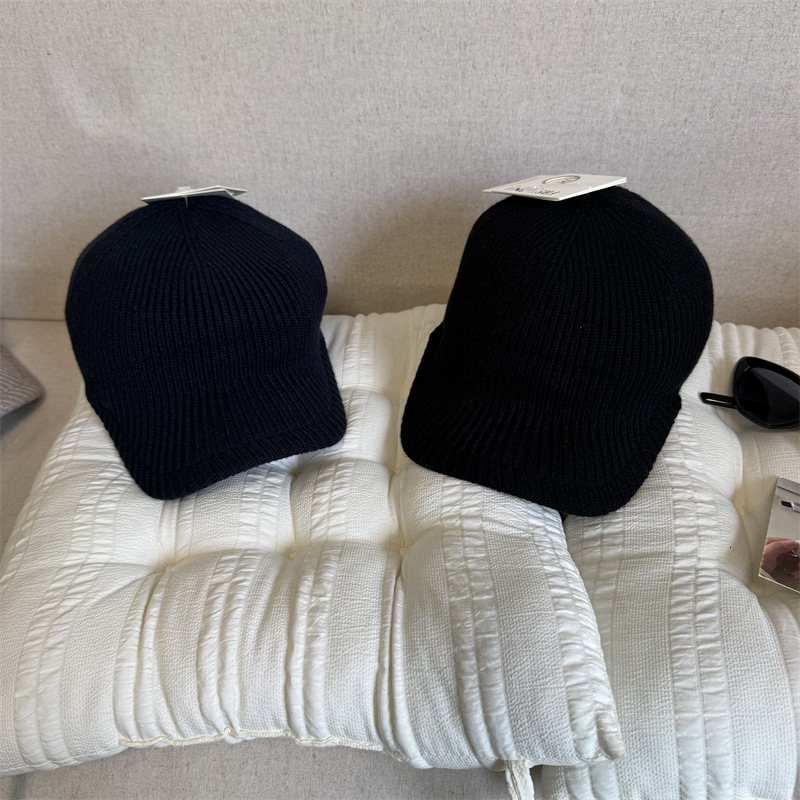 New autumn winter Japanesestyle retro knitted hats unisex warm versatile casual and flattering with a small duckbill brim