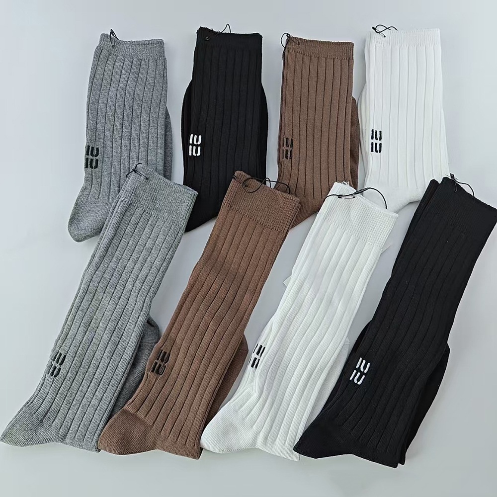 Luxury Designer Autumn Winter Womens Cotton Sock Knee-High Socks Female Letters Embroidered Mid Long Tube Ladies Comfortable JK Ankle Stockings Mu S