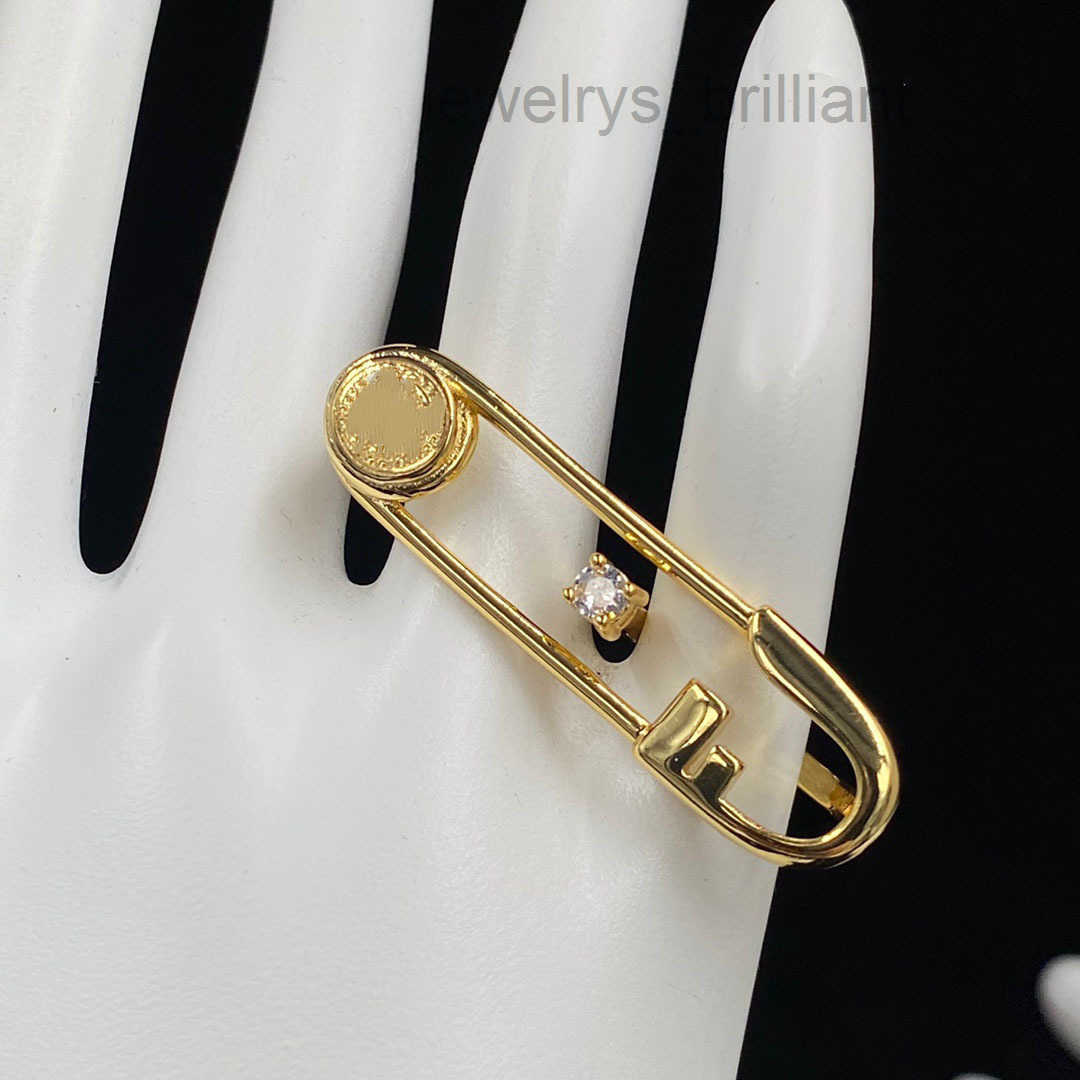 Best-selling double-finger rings earrings and necklaces a three-piece set of party-exclusive gift jewelry items
