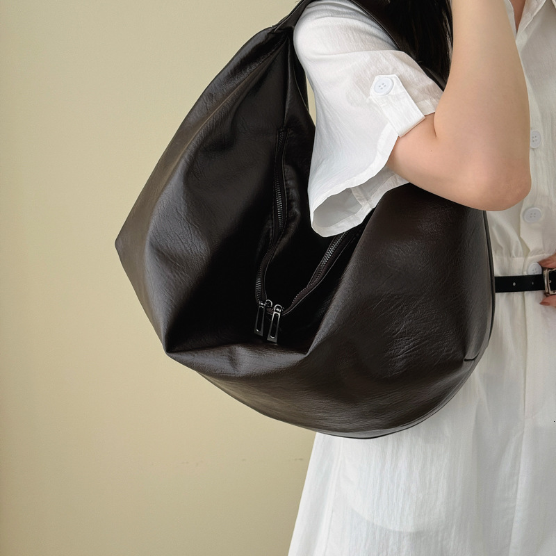 In A Simple Design, Women's Tote For Commuting, Large-Capacity Shoulder Bag, High-Quality Versatile Underarm Bag Kl928