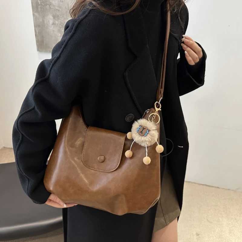 Cross Body Vintage Soft Leather Hobo Tote Bag with Cute Plush Pendant Convertible Backpack Large Capacity Casual Shoulder Purse for Women H261016