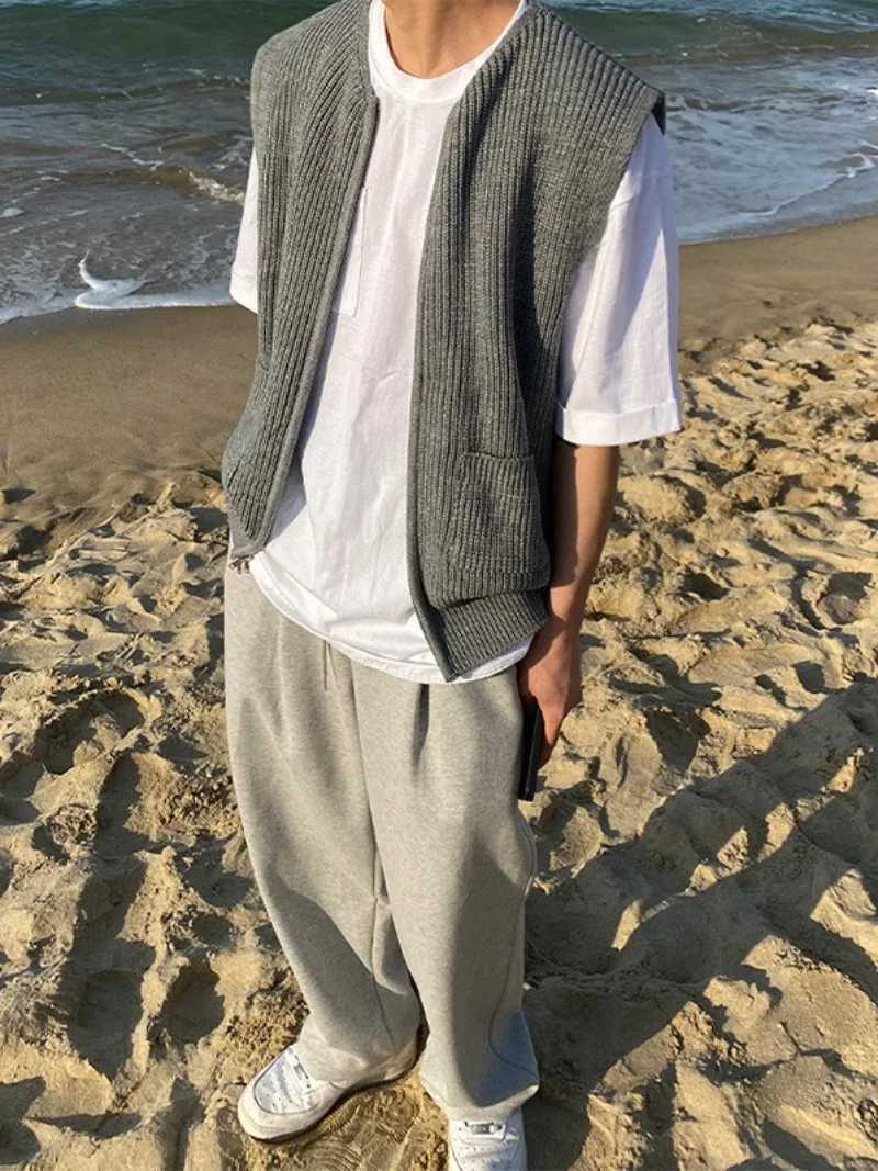 Vests Loose Japanese Style Men's Men's Zipper Knitted Sweater Vest Fashionable Individual College Style Shoulder Open Cardigan CoatW261017