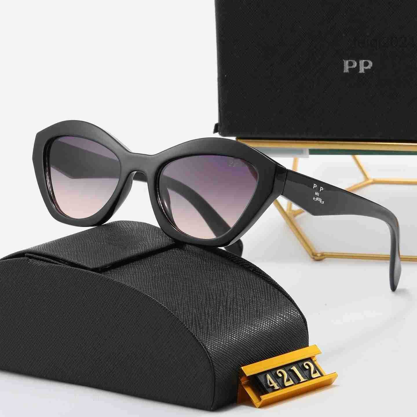 Fashion Cat Eye Sunglasses Women Retro Oversized Gradient Lens Sun Glasses UV Protection Trendy Cateye Shades with Triangle