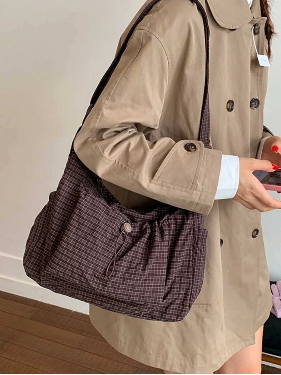 Evening Bags Korean Nylon Shoulder Bags Fashion Simple Plaid Zipper Tote Drawstring Pleated Cloud Bags New Commuter Crossbody Shoulder Bag H261016