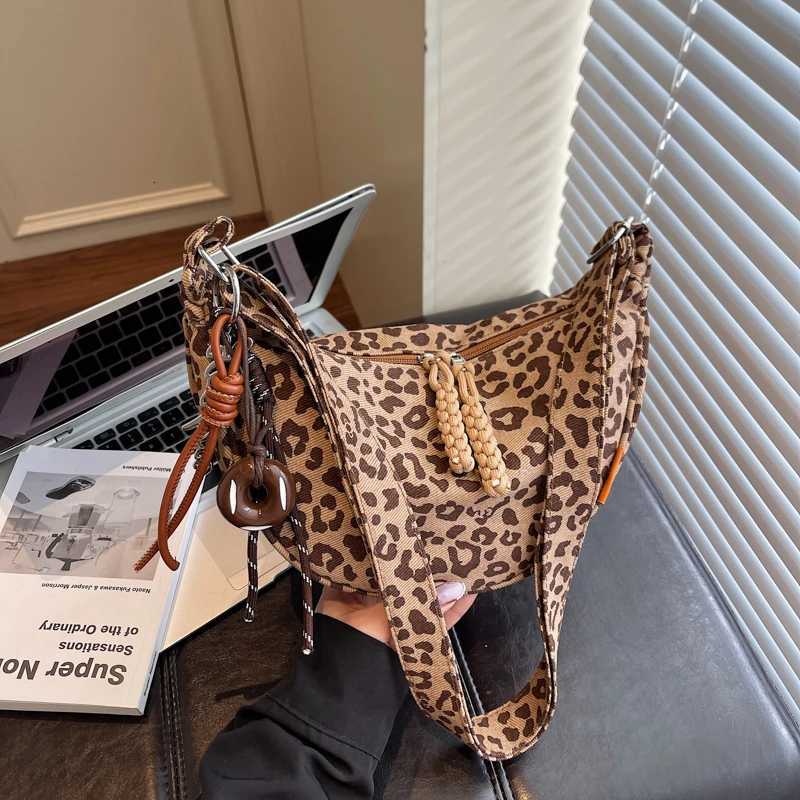 Shoulder Bags Trendy Leopard Print Hobo Bag Adjustable Strap Soft Fabric Crossbody Shoulder Bag Women Daily Casual Small Women's Handbags H2610