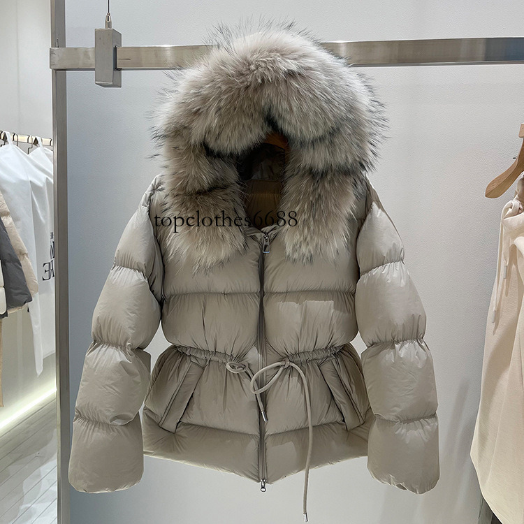 2026 winter new style women's short, fitted, slimming jacket a large raccoon fur collar and hood, filled with 90% white duck down for warmth