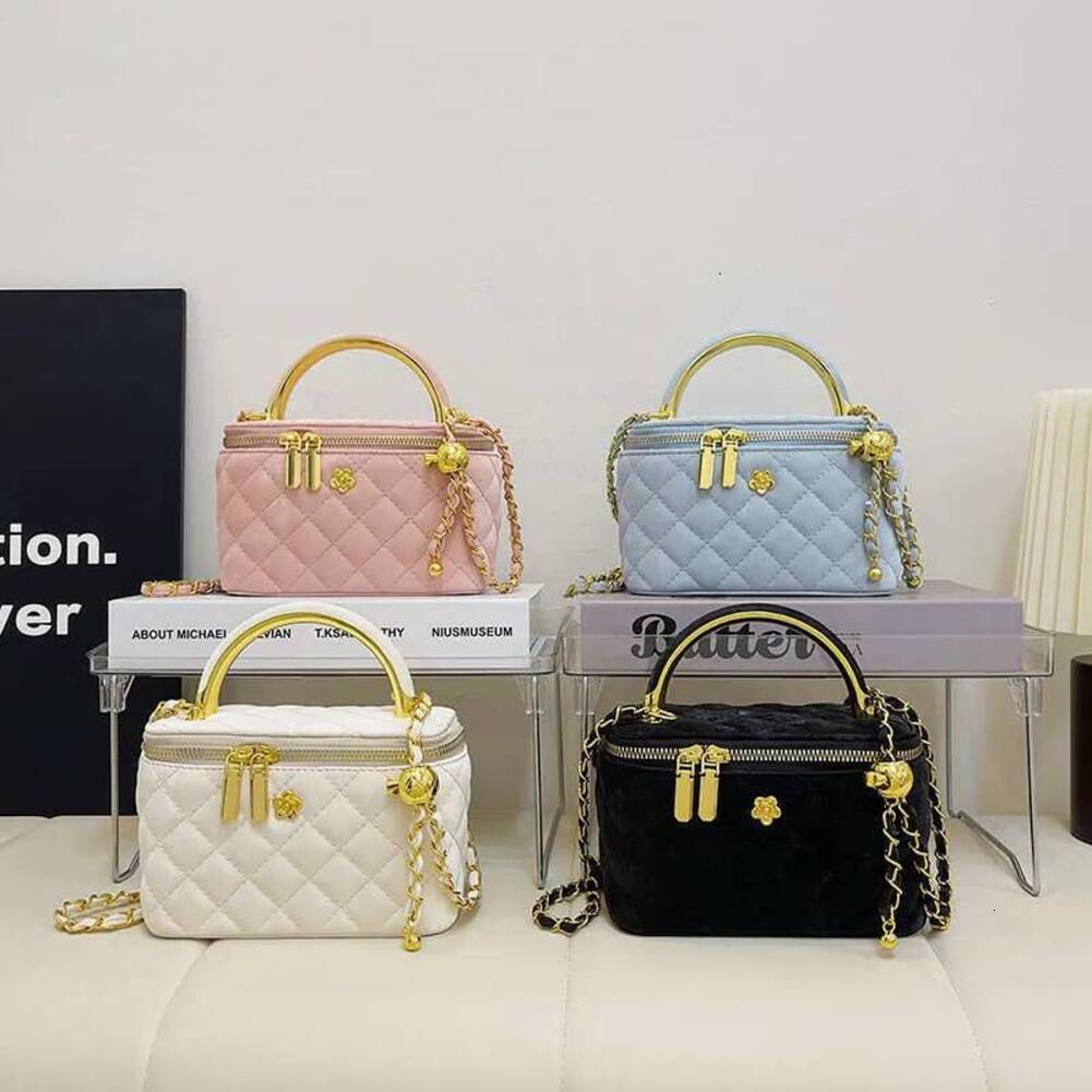 Shoulder Bag Handheld Embroidered Thread fashion Chain For Women New Fashion Quilted Makeup Box Elegant Casual Shoulder Crossbody Bag Single T1