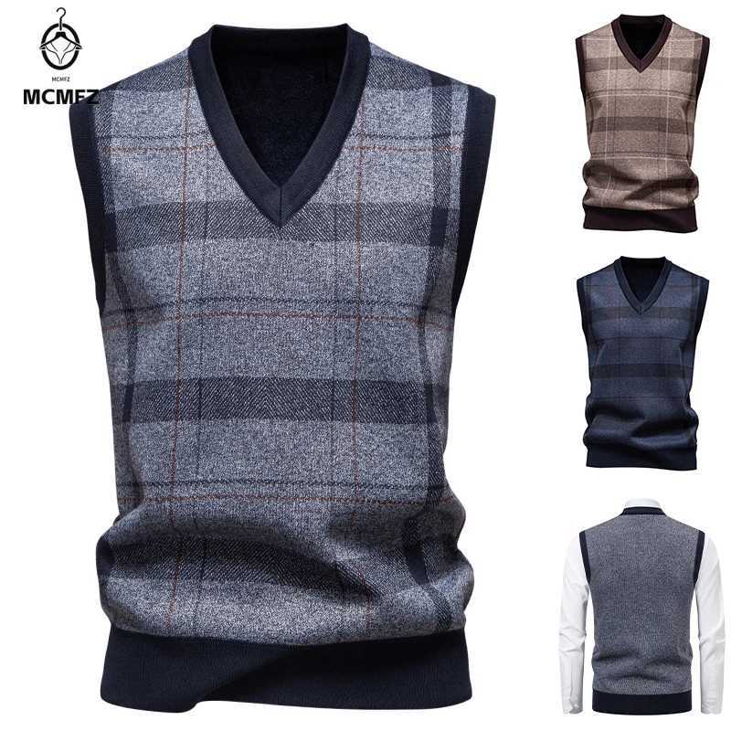 Sweater Men's Warm Vests Knitted for Men V-neck Vest Grid Twisted Flower Casual Fashion Versatile Top Autumn and WinterW261017