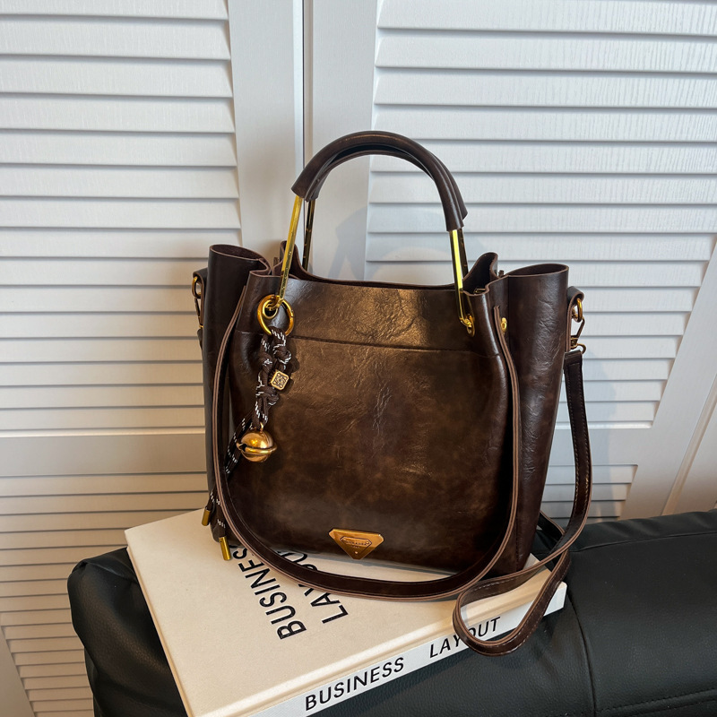 Luxury Brand Designer Bag Vintage-style Large-capacity Tote Bag For Women New Autumn And Winter Fashion Versatile For Commuting Handbag Shoulder Bag