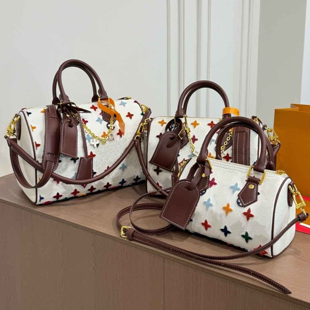 26SS New Soft Pillow Handbag Designers Shoulder Bag Crossbody Bag Womens Luxury Evening Bag Daily Date Commute Bag Solid Color Cosmetic Bag Purse 30