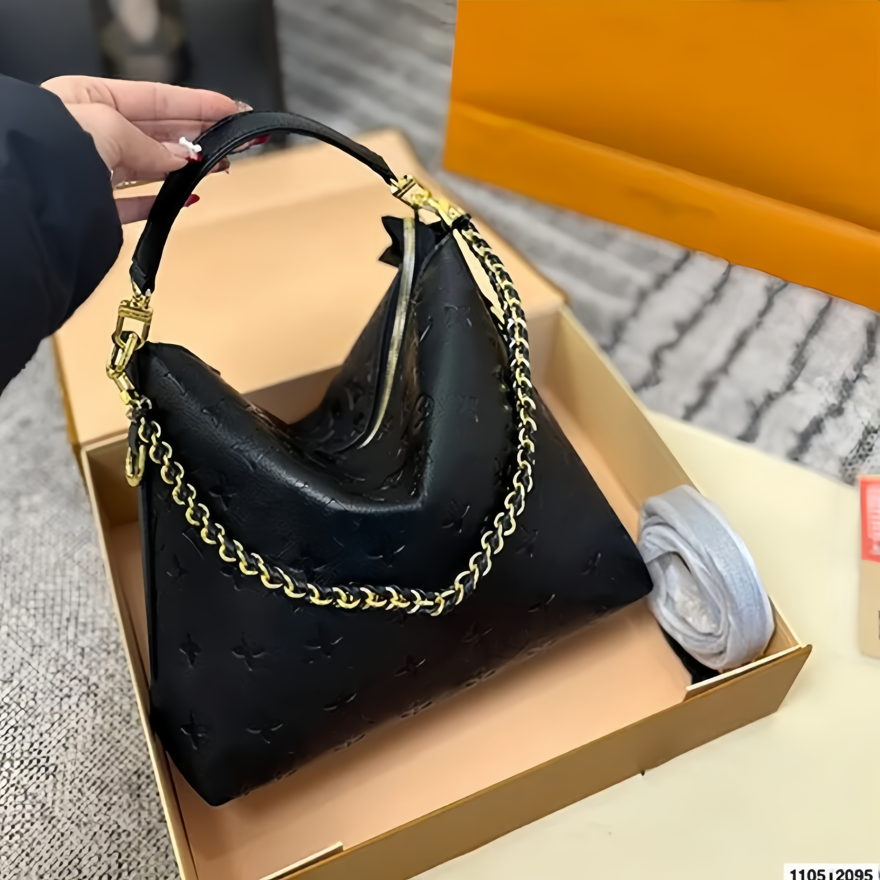 top handbag Shopping Designer Bag Multipass Newest Tote Express Classic Fashion Show Bag Genuine Leather Underarm Bag Hobo Bucket Design Bag 27523