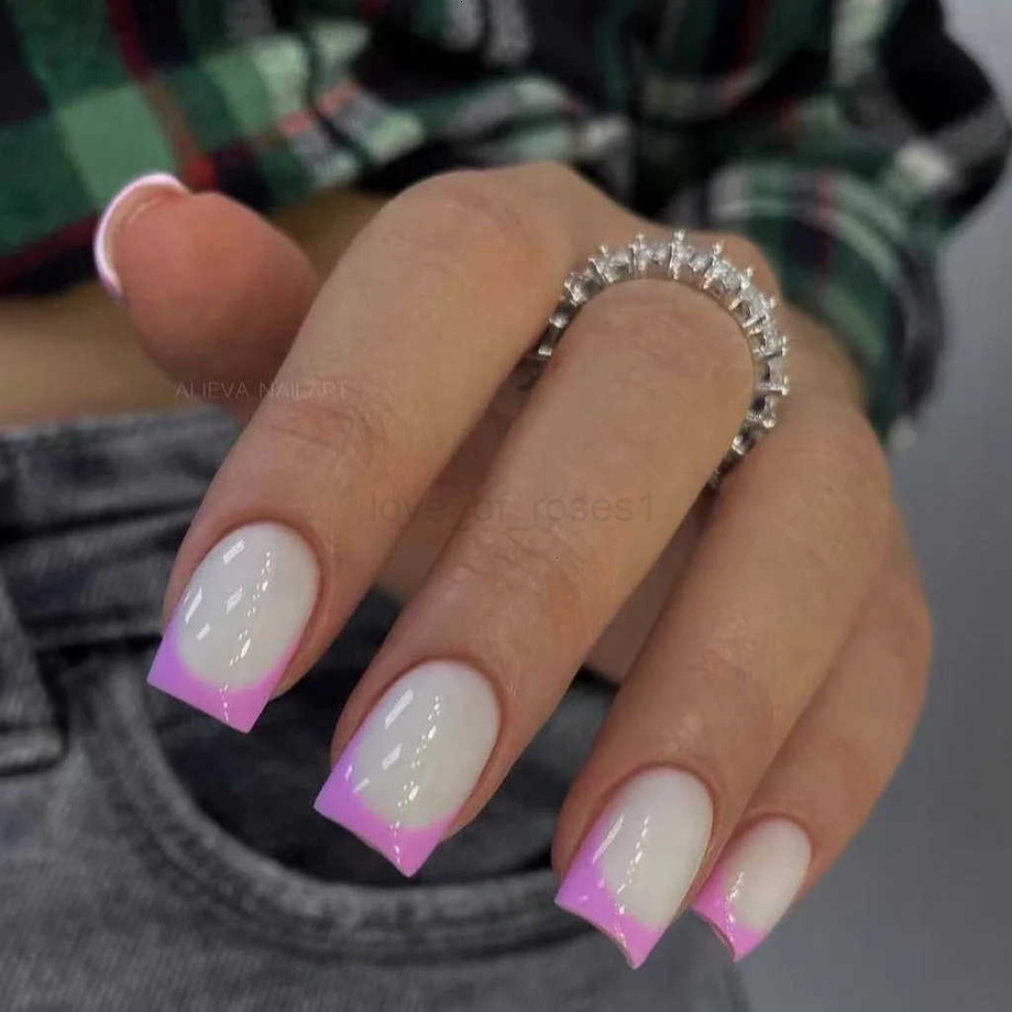 New design false artificial nail ellow French Fashion Wearable Nail Art Summer Simple Short Almond Fake Detachable Finished False Press On Nail shin