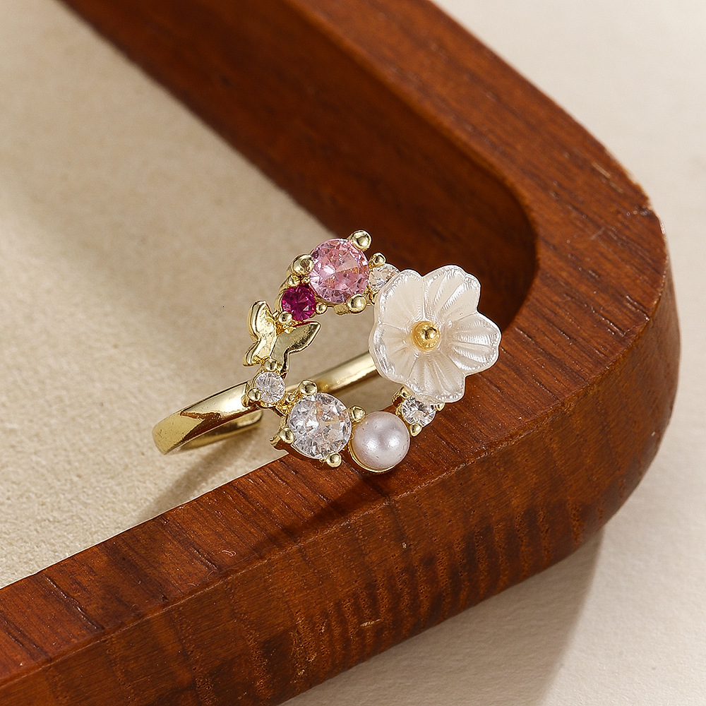 Fashion Designer Rings for Women Creative Butterfly Flower Rose Gold Micro-Inlaid Zircon Niche Design Sweet Women's Ring Designer Jewelry