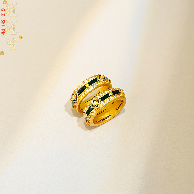 V brand ring Zhou Family's same style, the "Wanxiang" series four-leaf clover ring: fashionable, versatile, and retro ring with a uni