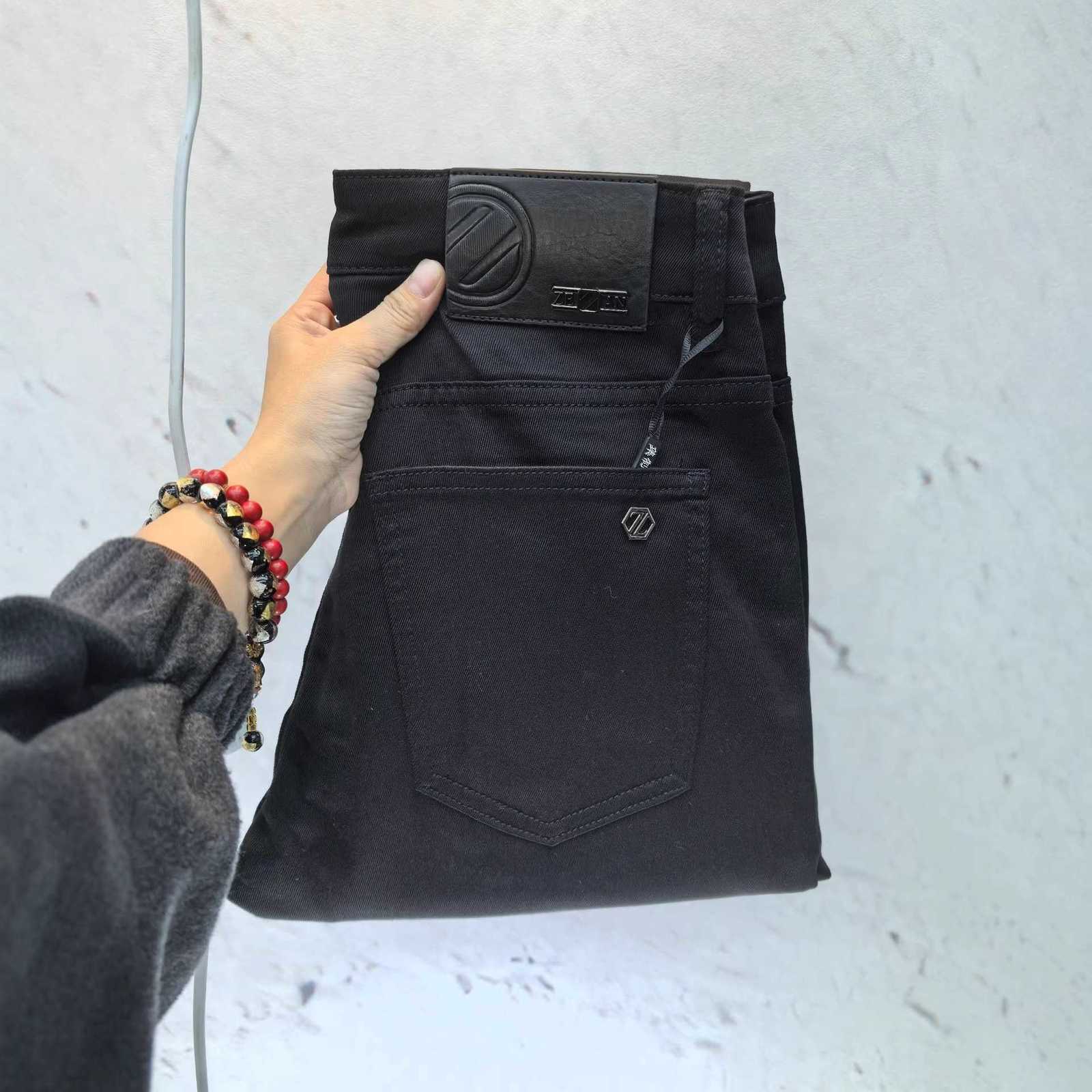designer Men's Jeans Simple and stylish men slim-fit stretch denim pants, black, suitable for all seasons, with washed finish, straight-leg cut