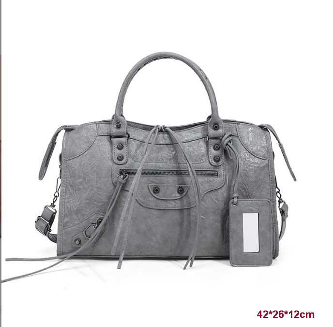 Luxury Evening Bags Designer Rivet Tote Underarm Women Fashion Shoulder Bags City Motorcycle Bag Soft Leather Material Crossbody Handbags