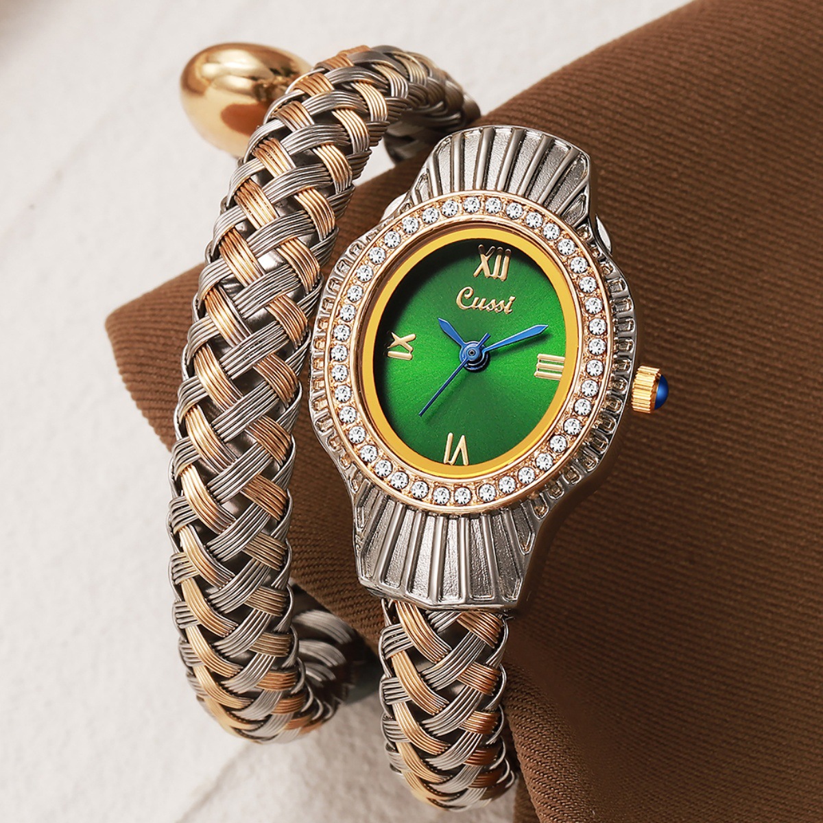 Luxury Women Quartz Watch Full Crystal Diamond Gold Woven Snake Bangle Shell Case White Dial Roman Numeral Ladies Watch Gift