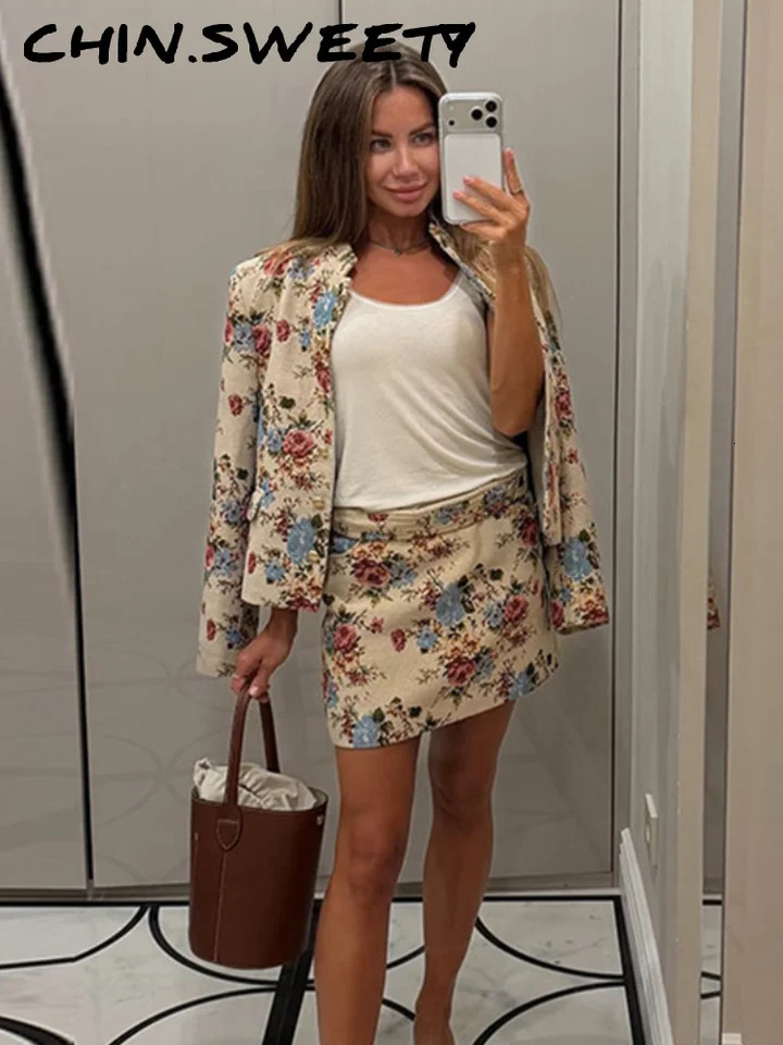 Chic Printed Women's Coat Skirt Suit Long Sleeve Stand Collar Single Breasted Coats Mini Skirts 2026 Autumn Fashion Female Set 261013