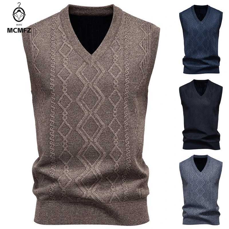 V-neck Men's Men's Knitted Vests Sweater Warm Autumn Winter Grid Twisted Flower Casual Fashion Versatile Knit TopW261017