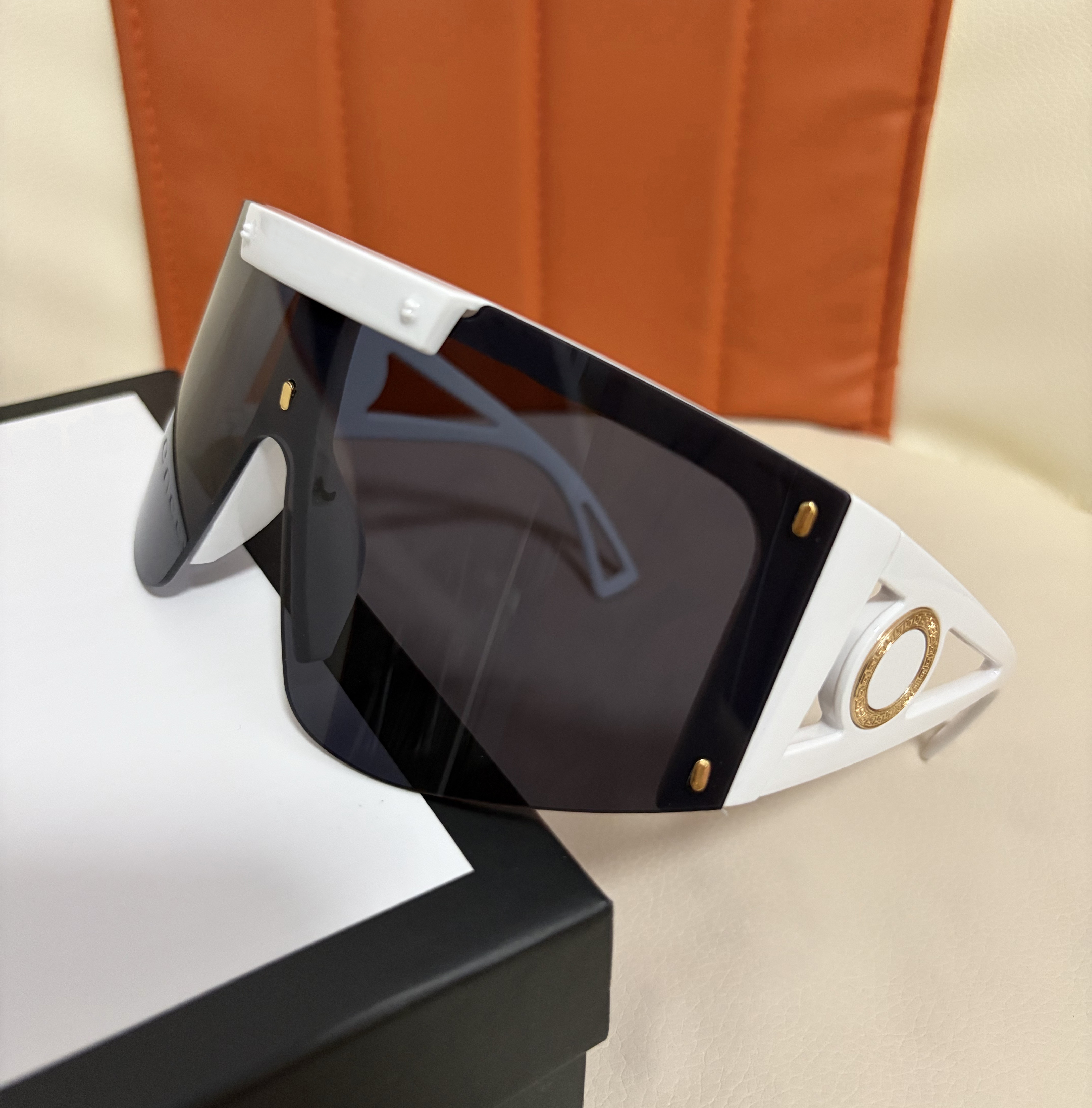 Woman Sunglass Fashion Couple Designer Sunglasses For Women Mens Luxurys Designers Sun Glasses Drive Summer Polarize Sunglasses Eyewear nice White