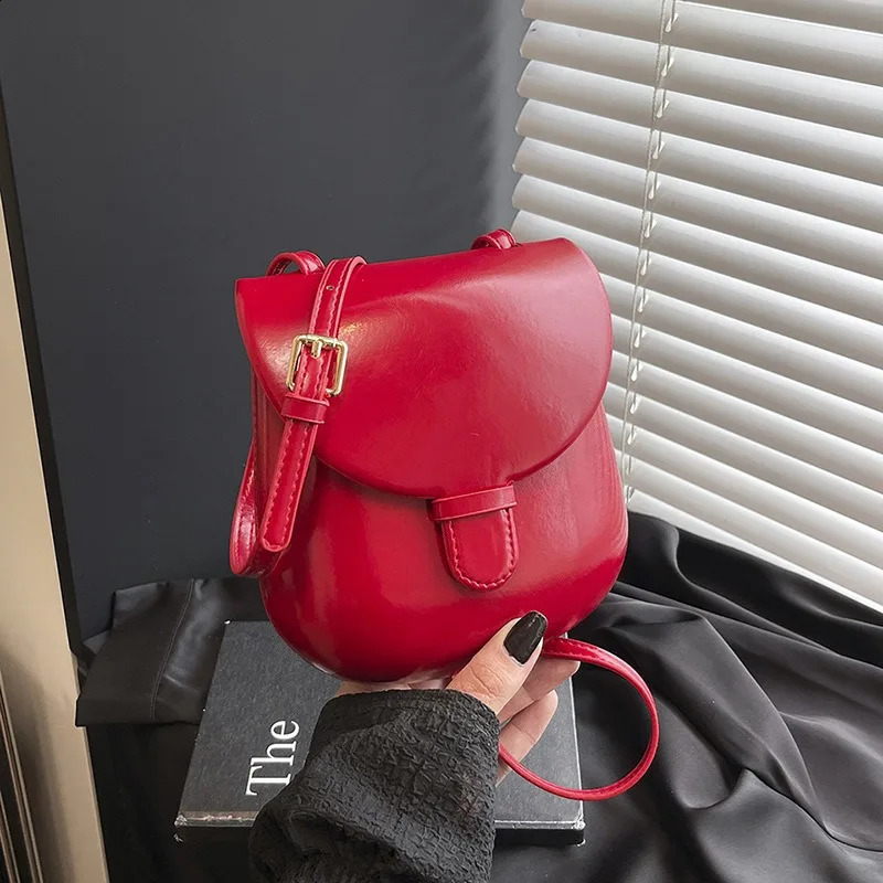 PU Leather Retro Shell Bag Korean Style Solid Color Flap Crossbody Bags Shoulder Bag Fashion n Versatile Saddle Bag Travel 261012