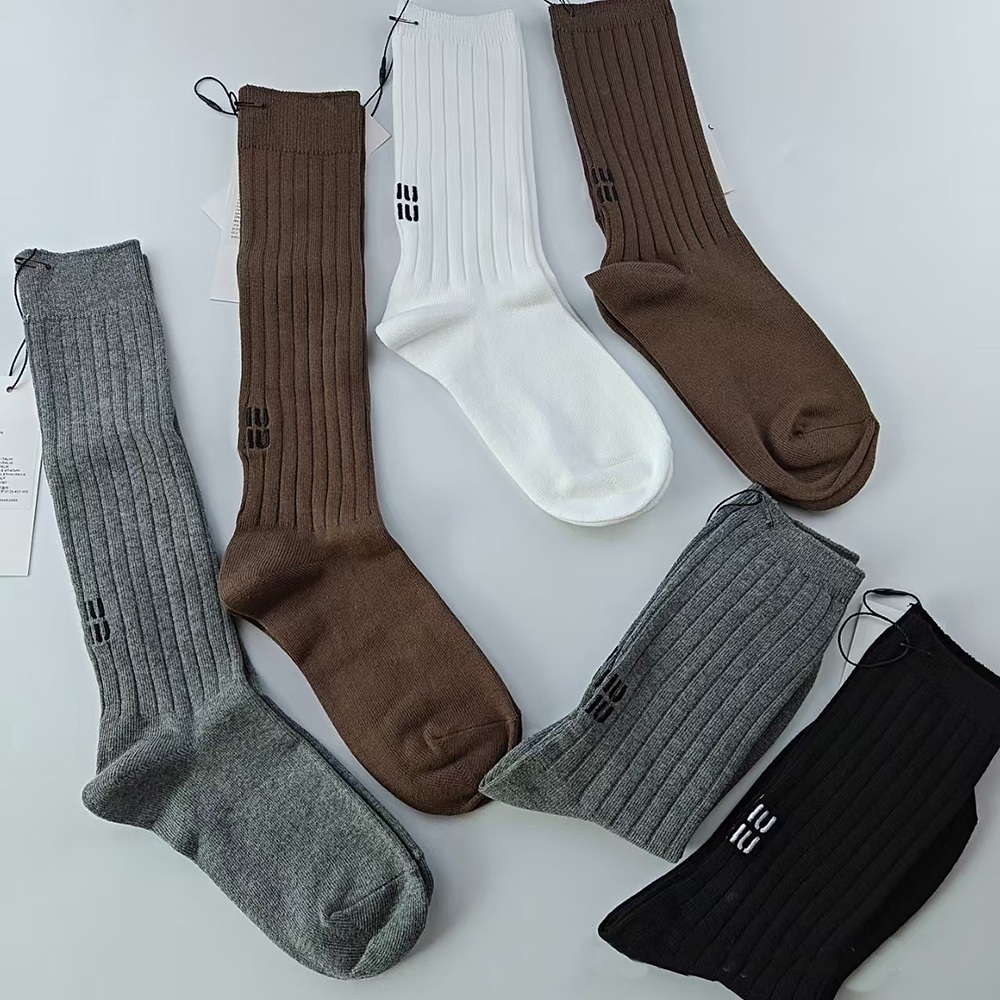 Classic Designer Autumn Winter Sock Womens Cotton Knee-High Socks Female Letters Mid-Length Embroidered Long Tube Comfortable JK Ankle Stockings Wom