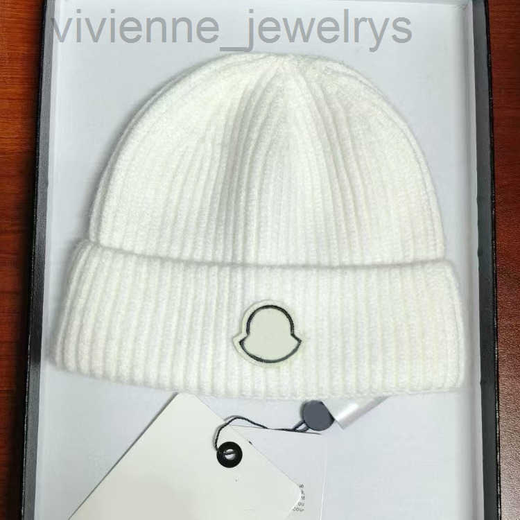 Designer Winter Beanie Fashion Knitted Hat Fall/winter Warm for Male and Female Couples Cap Outdoor Travel Driving Warmth