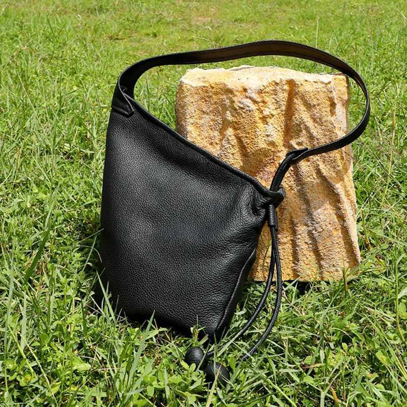 Evening Bags The new genuine leather dumpling bag features a unique asymmetrical design Croissant Tote Real Leather Sheepskin Women H261016