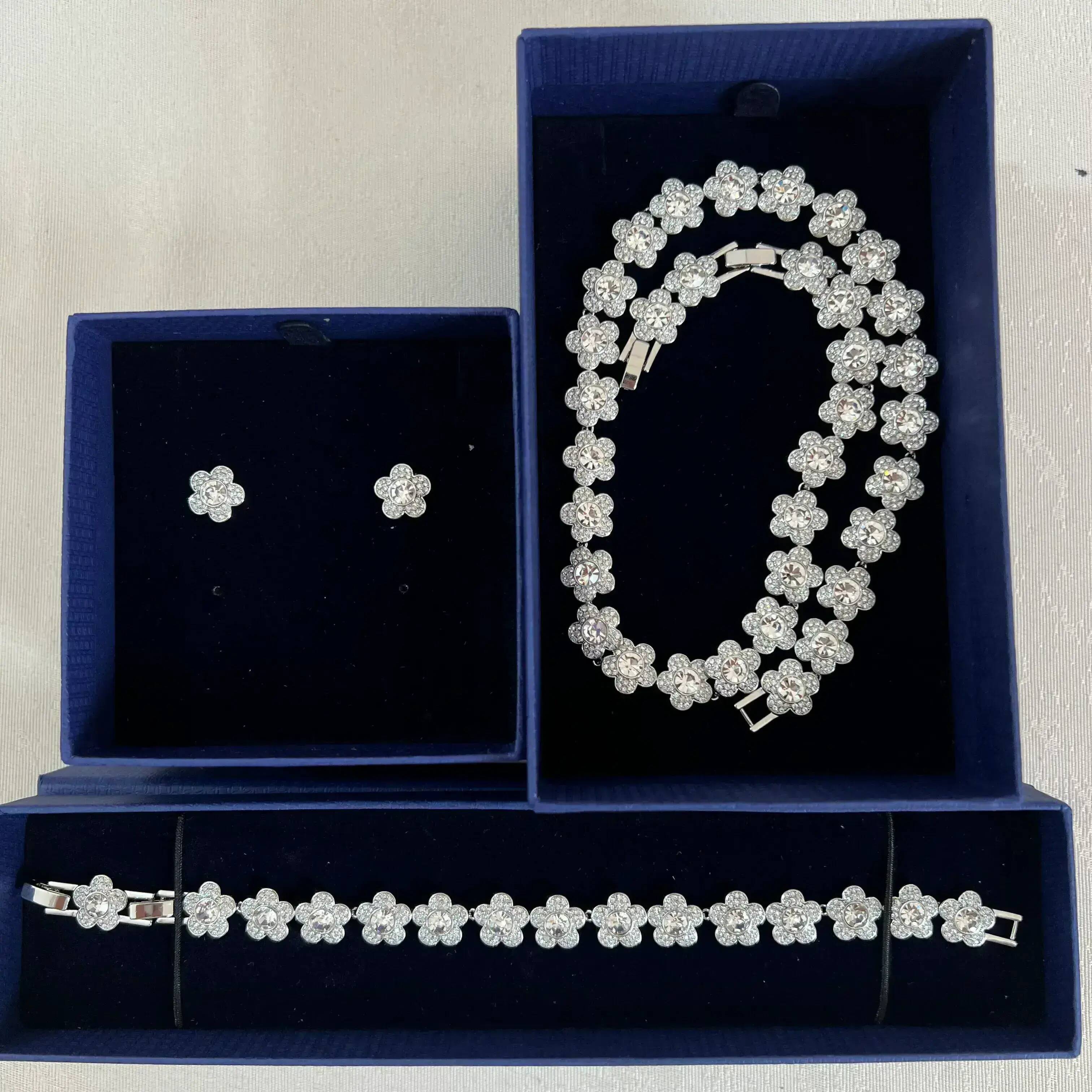 ank unbranded bulk bundles Miscellaneous Universal Pendant Necklaces Designer Set Box Packing Flower Necklace Bracelet Earrings Sets