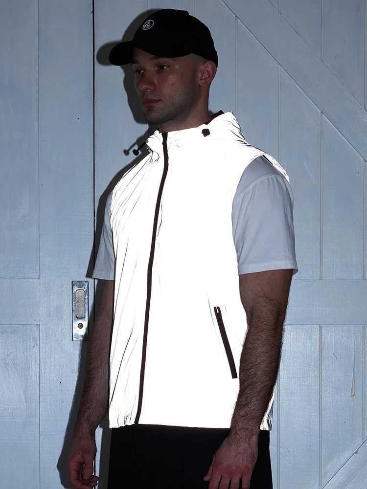 Reflective Men's Vests Night Glowing Men's Vest Spring Summer Thin Hooded Outdoor Hip-hop Streetwear Dancing Running Casual Fashion CoatsW