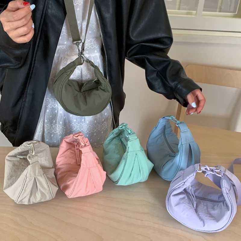 Evening Bags Small Dumpling Bag for Women Solid Color Nylon Hobos Messenger Bags Simple Design Female Hook Clutch Purse Shoulder Bag Handbag H261016