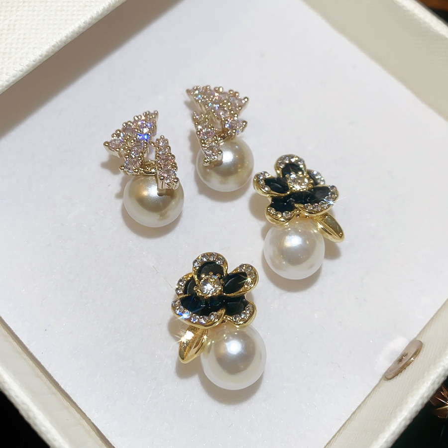 Aini Beni 925 silver needle camellia earrings, new 2025 trendy design, lightweight luxury, niche and high-end earrings