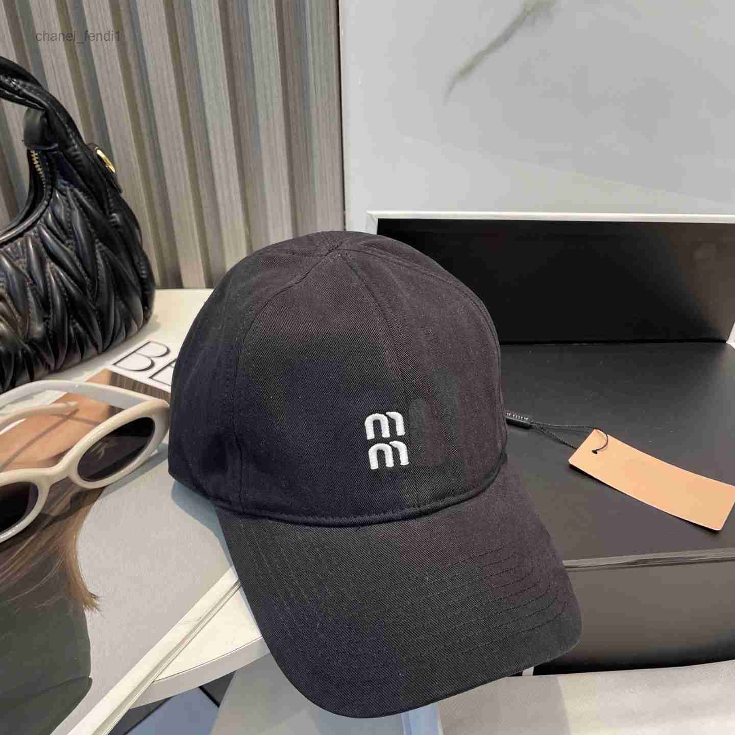 cap Brand designer hat luxury cap high quality solid color letter design hat fashion hat match style travel couples model adjustable All Seasons Lei