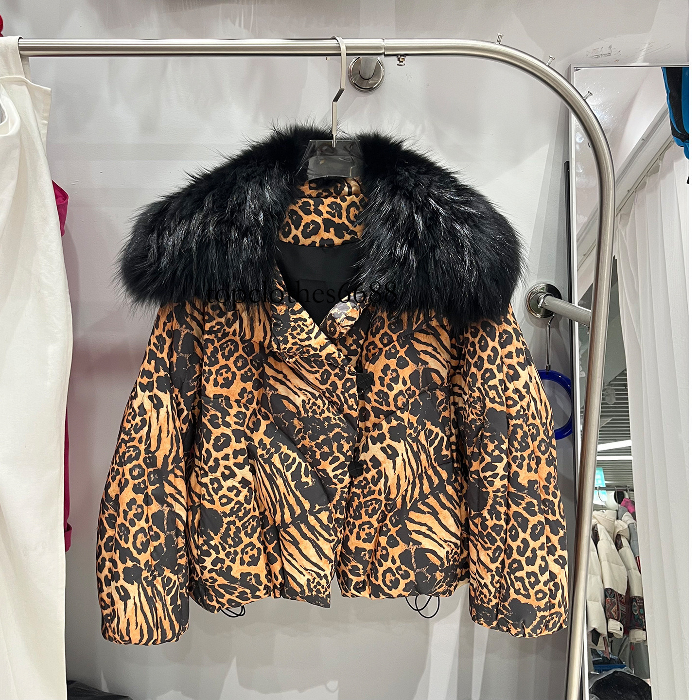 European 2026 Winter New Leopard Print Down for Women, Short Style with Large Collar, Thickened, Fashionable and Warm Coat, Fur Jacket