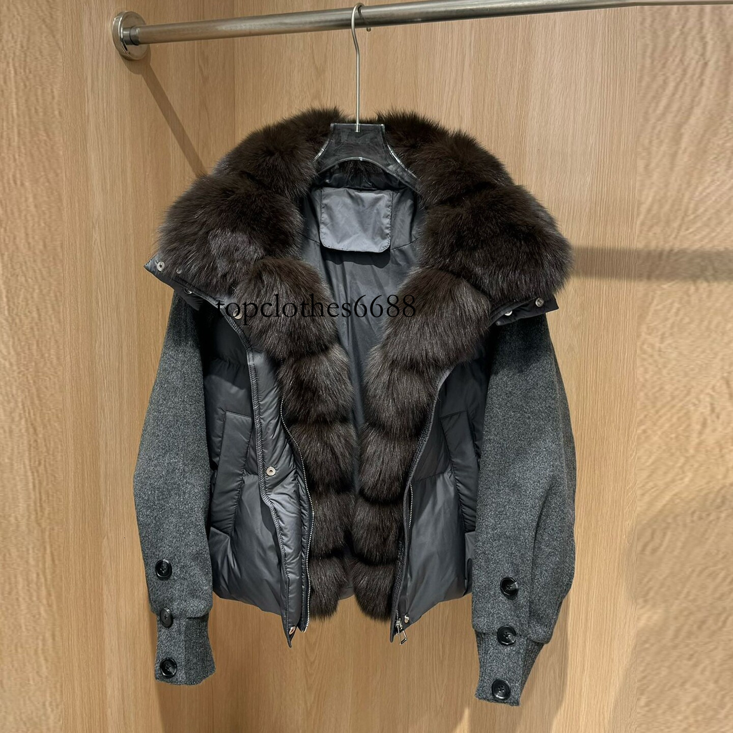 2026 winter new collection: women's short, loose-fitting, thick, warm down jacket with faux fur collar and a hood