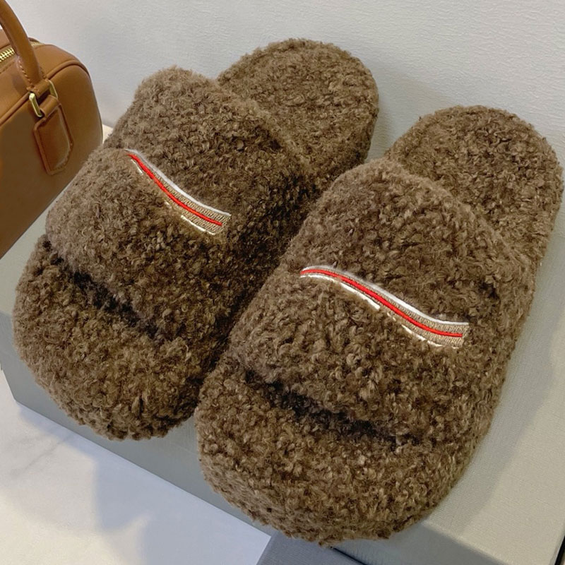Womens Furry Open Mule in Black Designer Winter New Sandals Luxury Womens Mules Anti slip Wear resistant Rubber outsole Sandals Classic Brand new Sa