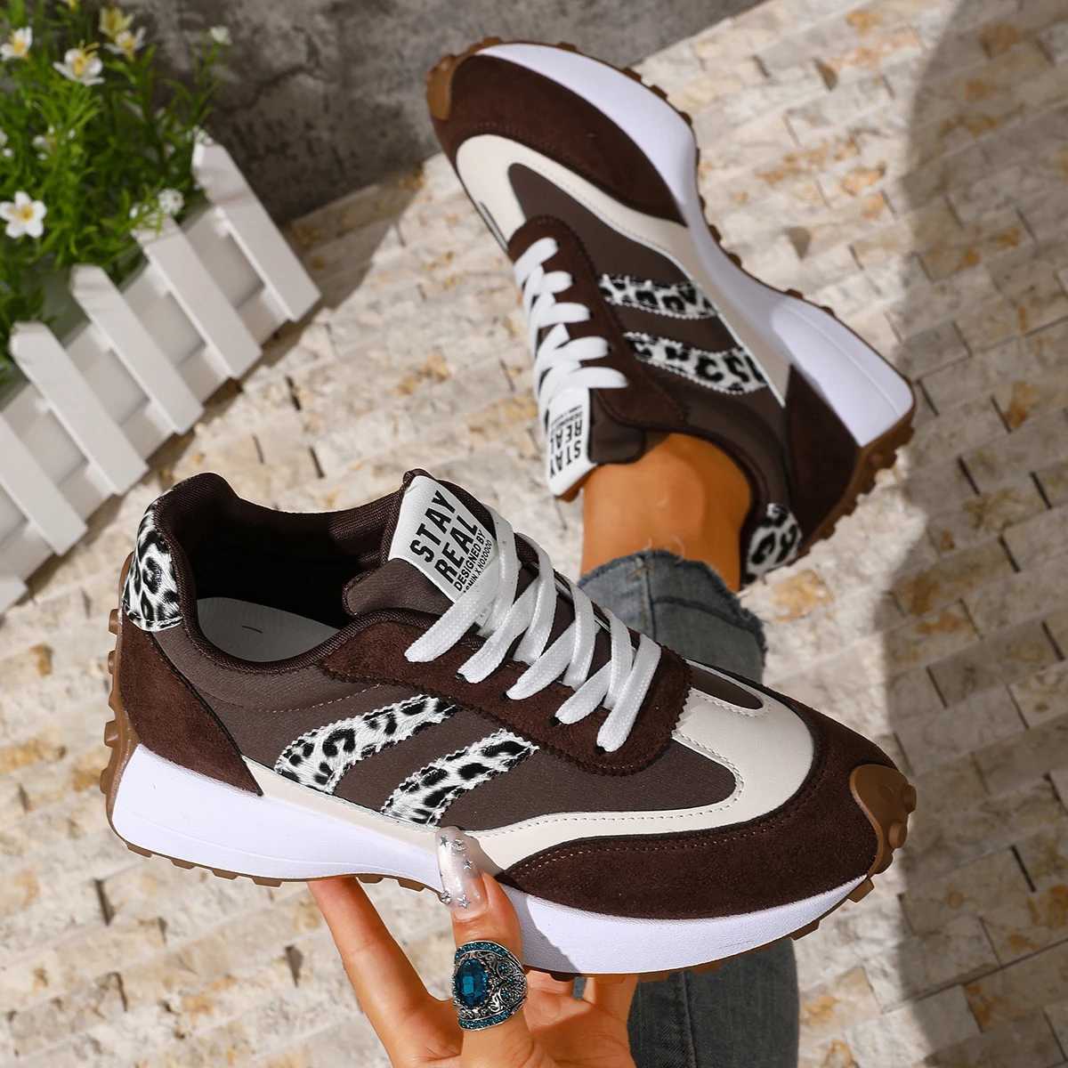 Casual Shoes 2026 Spring Women Sneakers New Flat Slip on Sneakers Women Trend Comfortable Lightweight Outdoor Designer Shoes for Women H261016