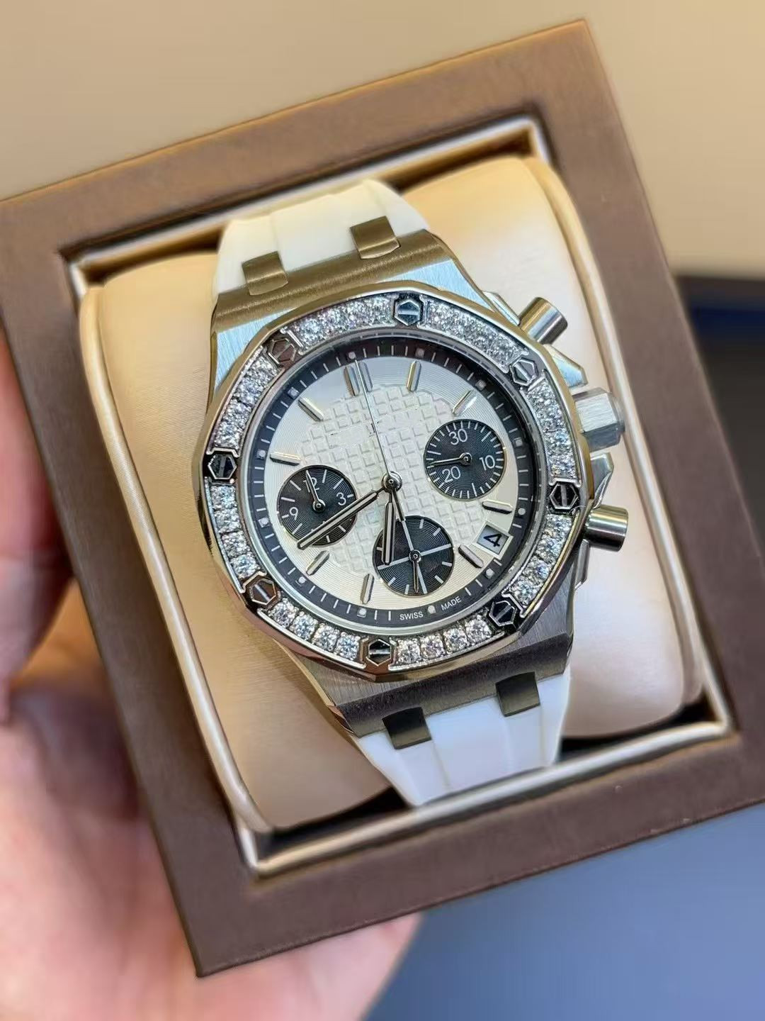 Latest version, Ladies Collection __ Rubber strap Original trademark Button Top-quality luxury goods in stock Satisfies your love for watches