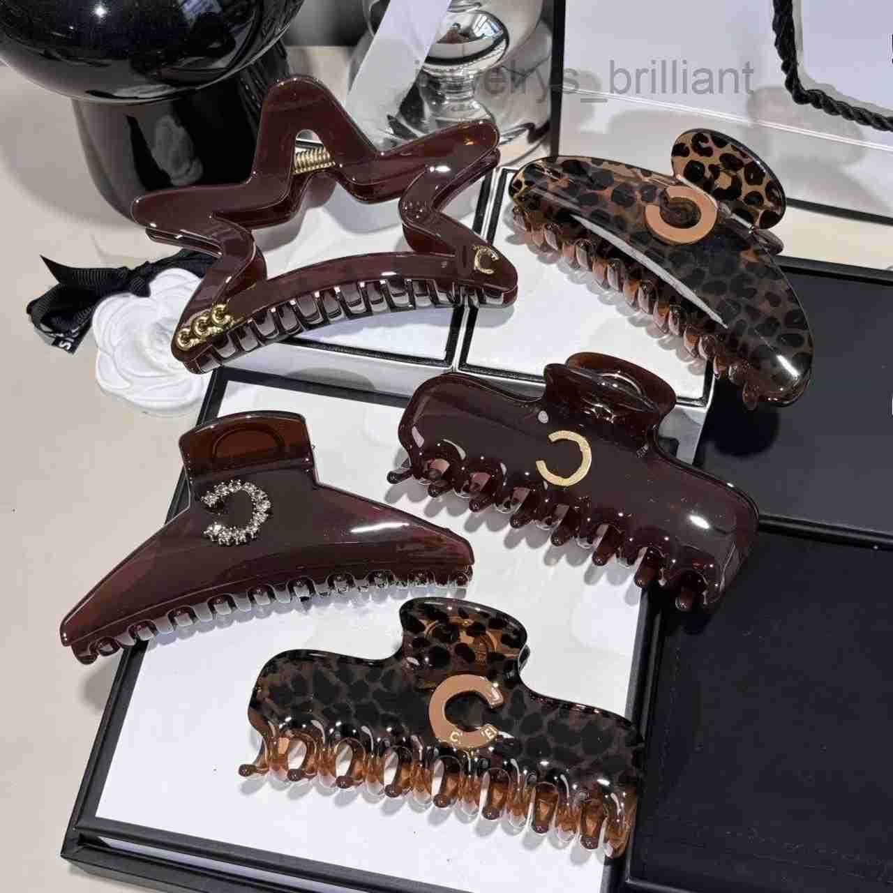Hair Clips Luxury Letter Barrettes Girl Triangle Hai Pin Designer Gift Hair Jewelry Design Love Hairpin for Women Hair Accessories