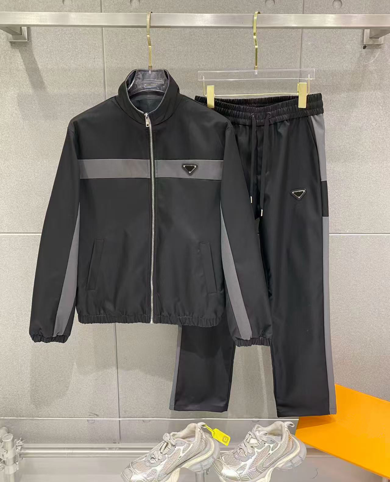 2026 Mens Tracksuits Sweatshirts Suits Men Tracksuit Track Sweat Suit Coats Man Designers Womens Jackets Hoodies Pants Sweatshirt Sportswear
