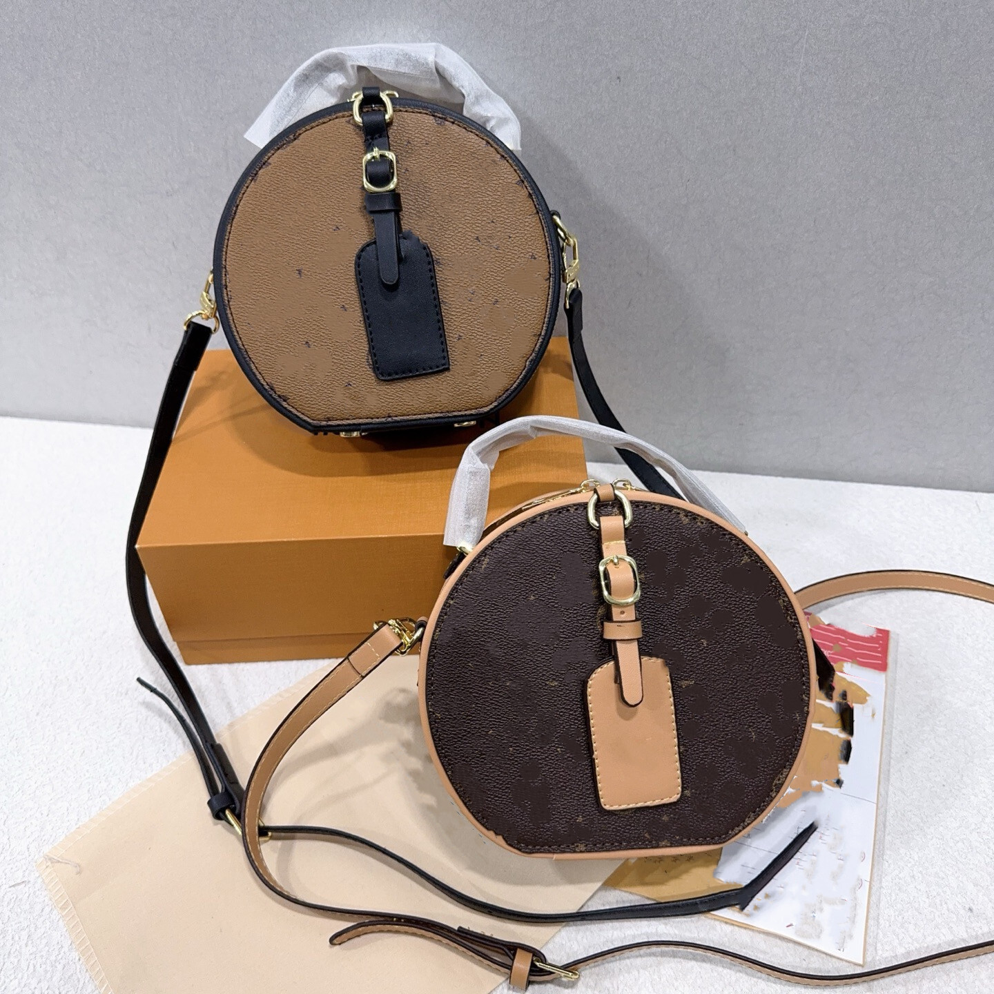 New foreign trade cross-border design: simple, round-shaped handbag for women, featuring classic pattern, touch of luxury, and fashionable style; al