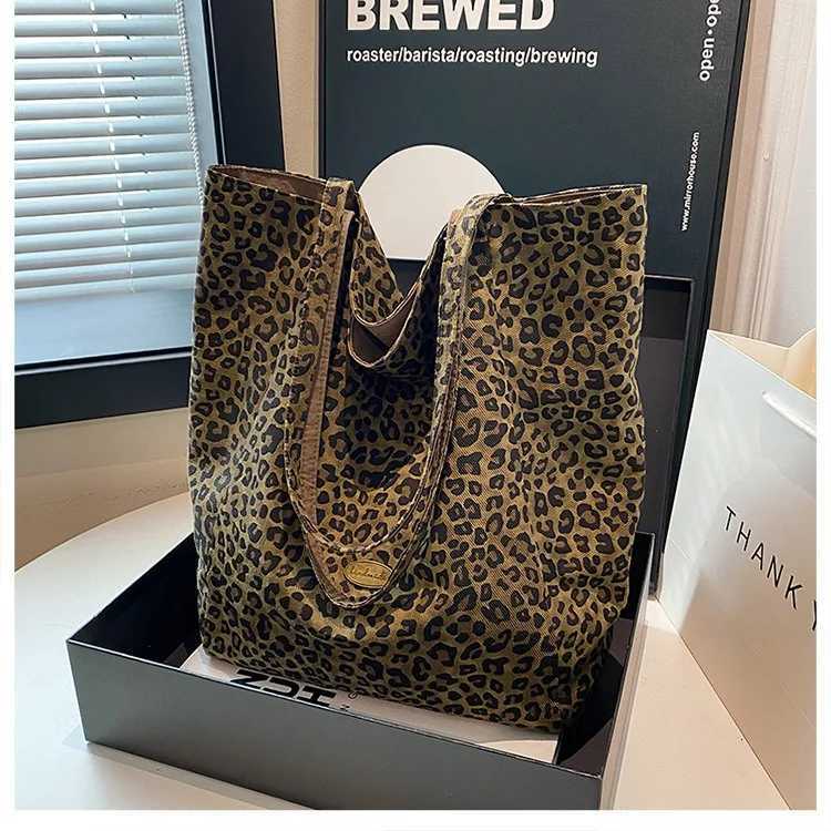 Shoulder Bags Leopard Print Reversible Canvas Tote Bag Women Large Capacity Casual College Style Shoulder Handbag for Daily Commute H261016