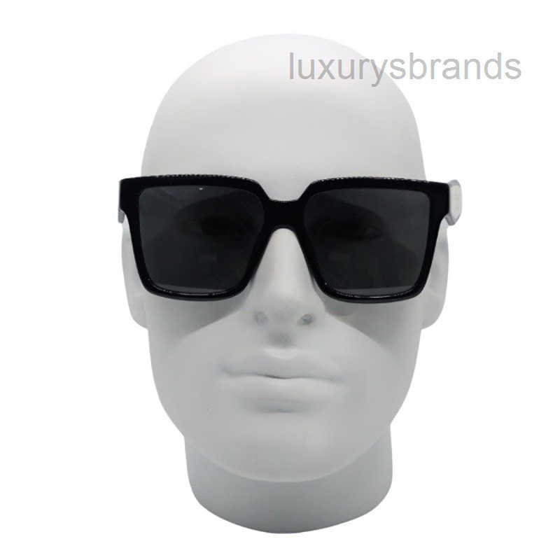 Designer sunglasses Brand Sunglasses for Woman and Man glasses Eyeglass with large Everyday Wear exclusives traveling Goggle Beach Sun Glasses UV400