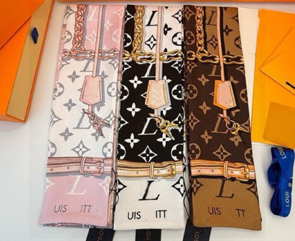 Classic Designer Brand Versatile Lettered Scarves Fashion Silk Scarf Colorful Printed Bag Scarfs Womens Headband Long Handle Bag Hair Thin Scarves N
