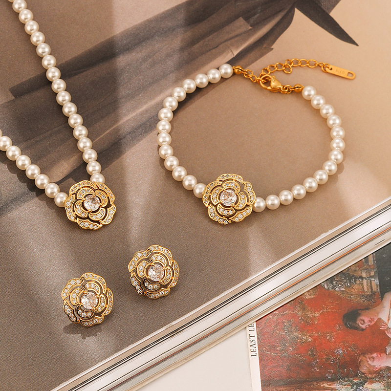 Light Luxury Personality Retro Flower Pearl Necklace Fashion Versatile High-End Temperament Simple Collarbone Chain