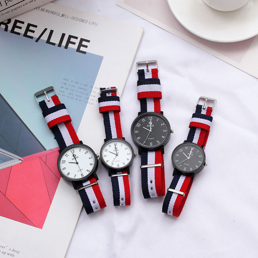 Japanese Retro Middle School Student Ins College Style ladies Cute Korean Version Simple Canvas Strap Quartz Watch Small Di ljh123