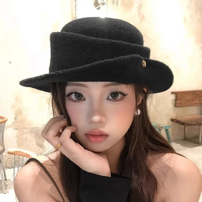 French Hepburn Style Elegant Black Top Hat Women's Autumn and Winter Rolled Edge Woolen Hat Fisherman Hat261016